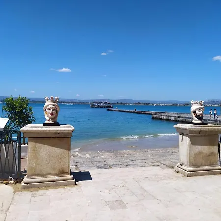 Delos E Artemide *